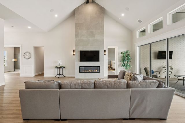 12532 Bella Crossing Drive, Fort Worth, TX 76126