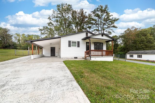 317 E Louisiana Avenue, Bessemer City, NC 28016