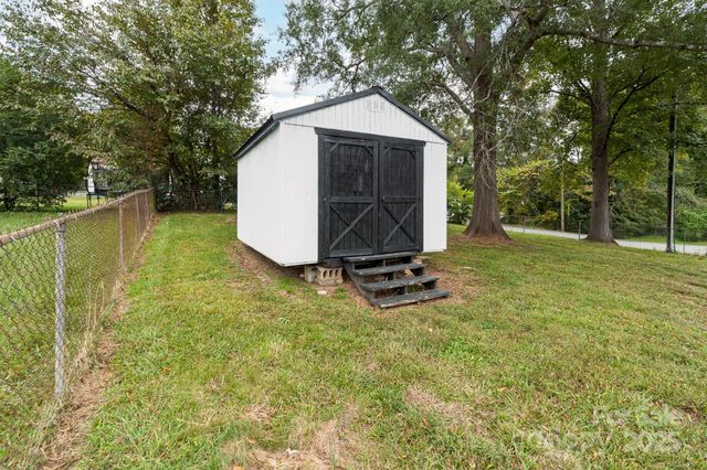 317 E Louisiana Avenue, Bessemer City, NC 28016