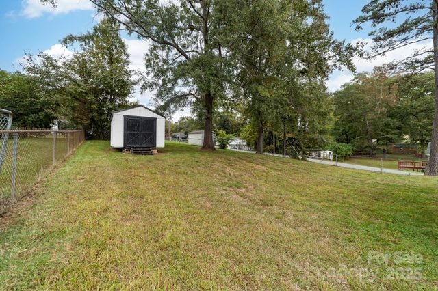 317 E Louisiana Avenue, Bessemer City, NC 28016