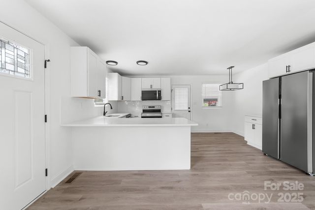 317 E Louisiana Avenue, Bessemer City, NC 28016