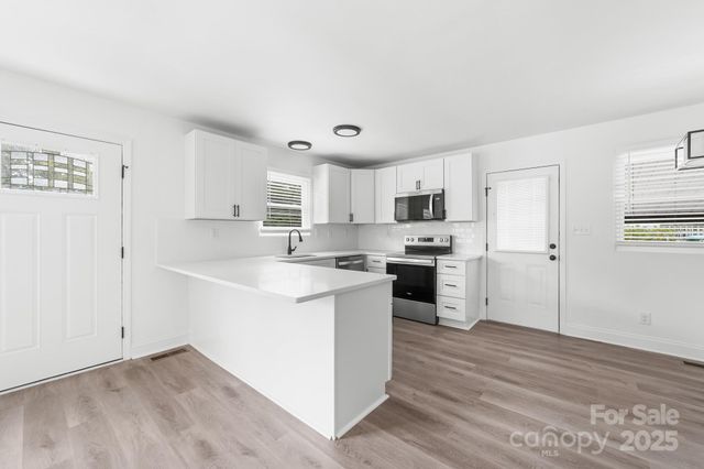 317 E Louisiana Avenue, Bessemer City, NC 28016