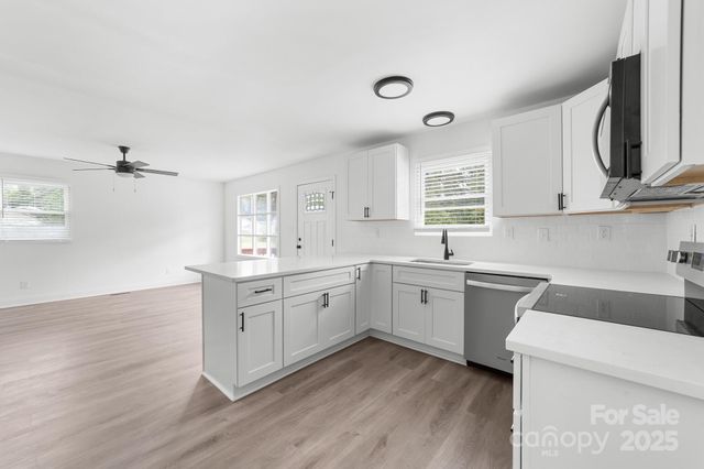 317 E Louisiana Avenue, Bessemer City, NC 28016