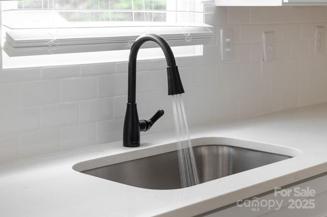 317 E Louisiana Avenue, Bessemer City, NC 28016