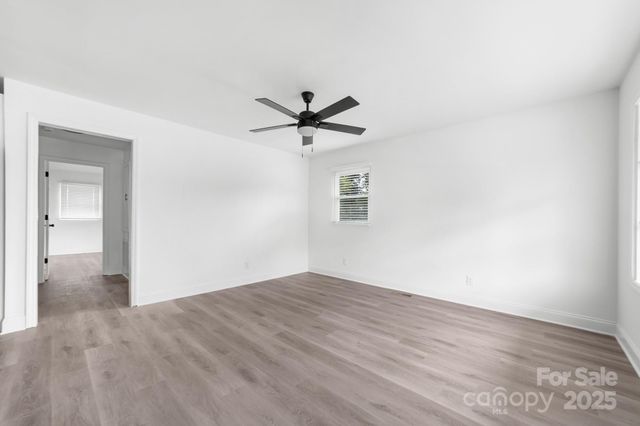 317 E Louisiana Avenue, Bessemer City, NC 28016