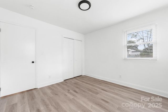 317 E Louisiana Avenue, Bessemer City, NC 28016