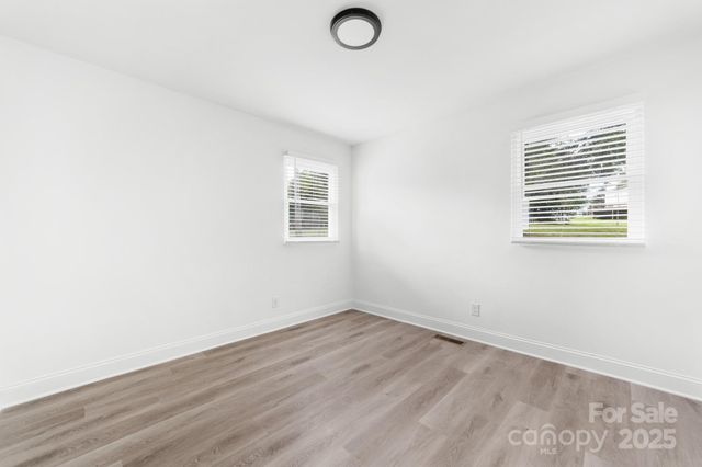 317 E Louisiana Avenue, Bessemer City, NC 28016