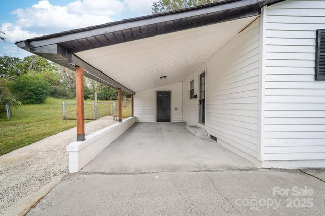 317 E Louisiana Avenue, Bessemer City, NC 28016