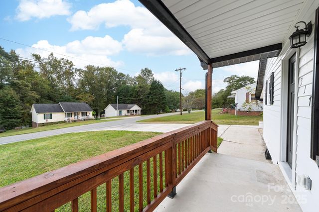 317 E Louisiana Avenue, Bessemer City, NC 28016