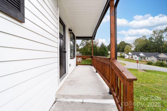 317 E Louisiana Avenue, Bessemer City, NC 28016