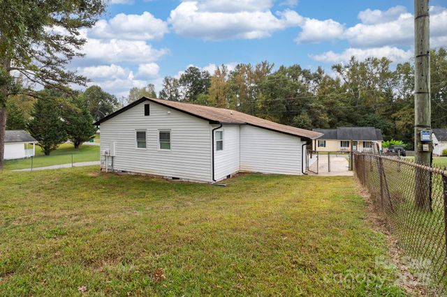 317 E Louisiana Avenue, Bessemer City, NC 28016