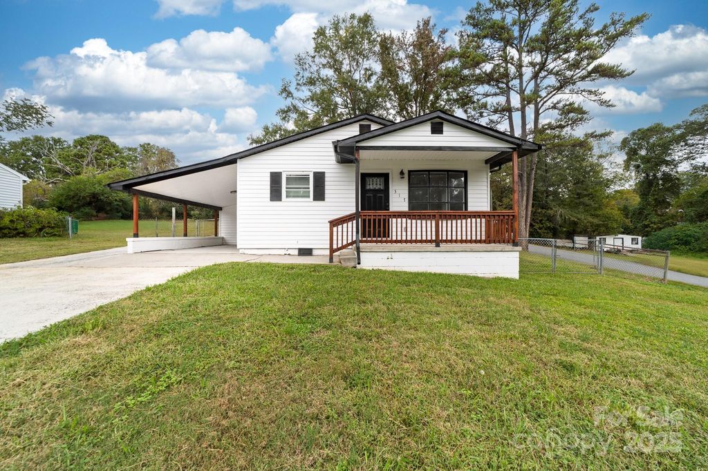 317 E Louisiana Avenue, Bessemer City, NC 28016