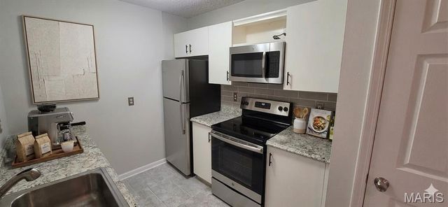 8804 Eager Road, St Louis, MO 63144