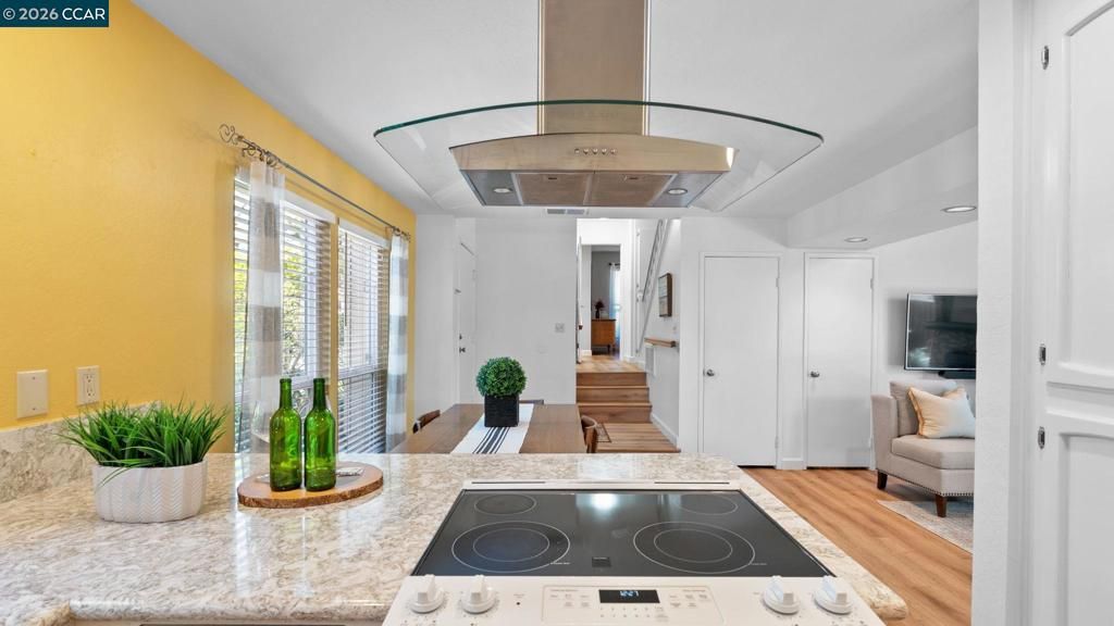 Image 11 of property listing at 90 Rolling Green Cir, Pleasant Hill, CA 94523