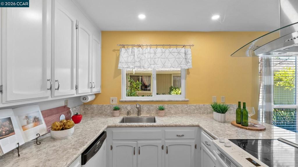 Image 12 of property listing at 90 Rolling Green Cir, Pleasant Hill, CA 94523