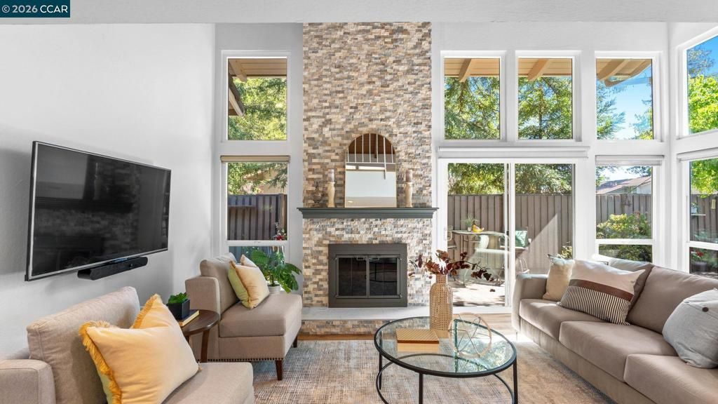 Image 4 of property listing at 90 Rolling Green Cir, Pleasant Hill, CA 94523