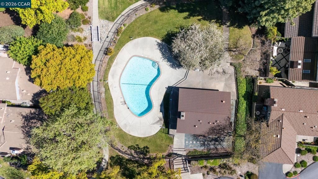 Image 40 of property listing at 90 Rolling Green Cir, Pleasant Hill, CA 94523