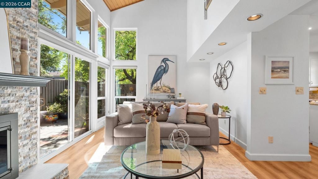 Image 5 of property listing at 90 Rolling Green Cir, Pleasant Hill, CA 94523