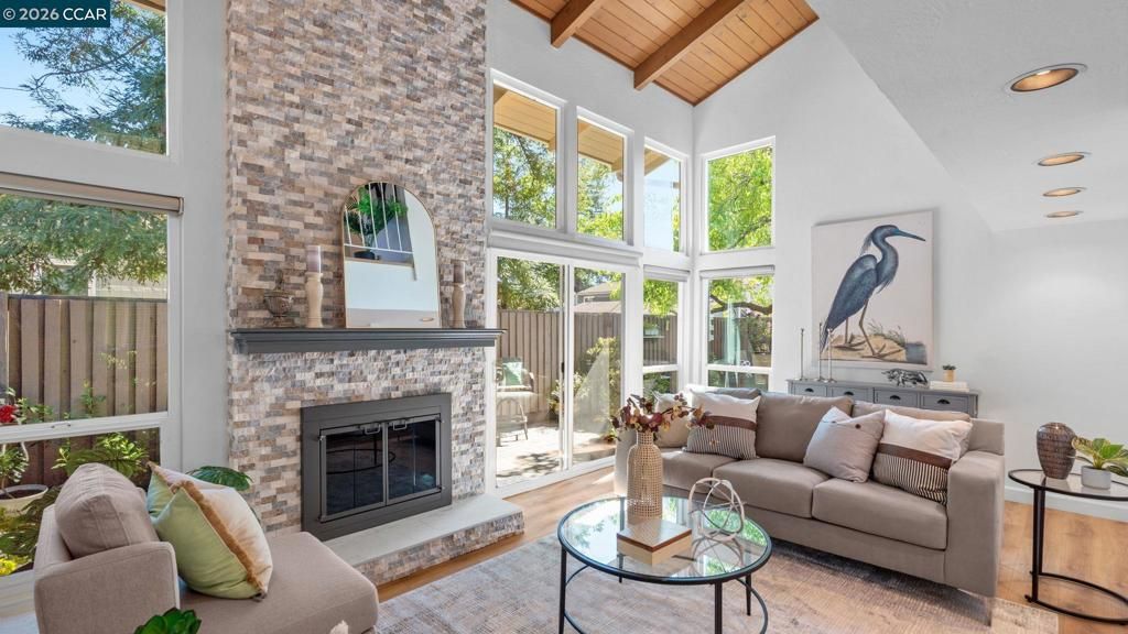 Image 6 of property listing at 90 Rolling Green Cir, Pleasant Hill, CA 94523