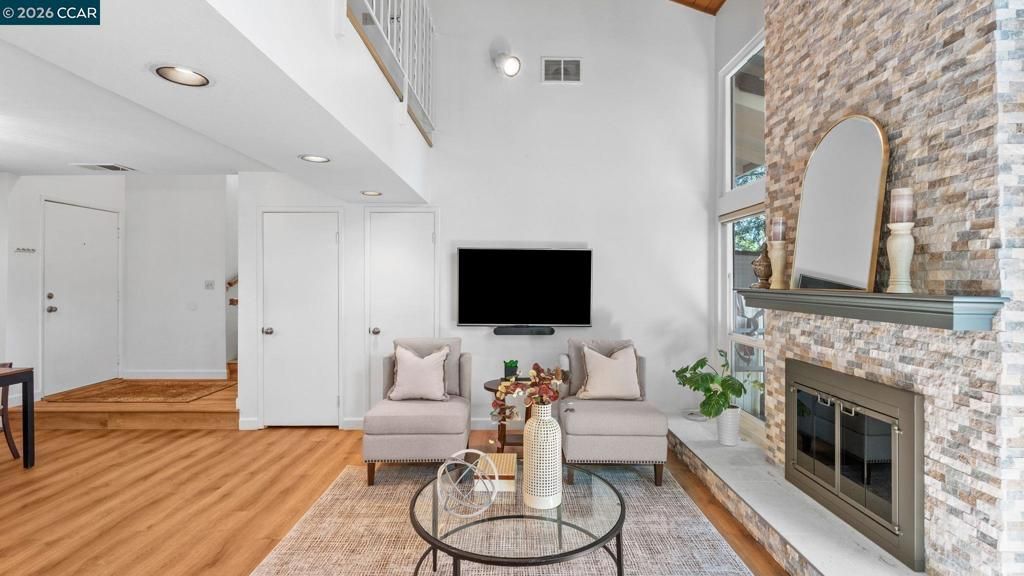 Image 9 of property listing at 90 Rolling Green Cir, Pleasant Hill, CA 94523