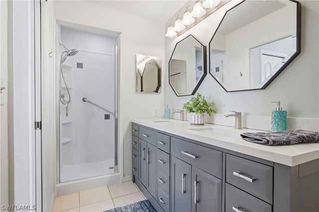 8076 Queen Palm LN 424, Fort Myers, FL 33966