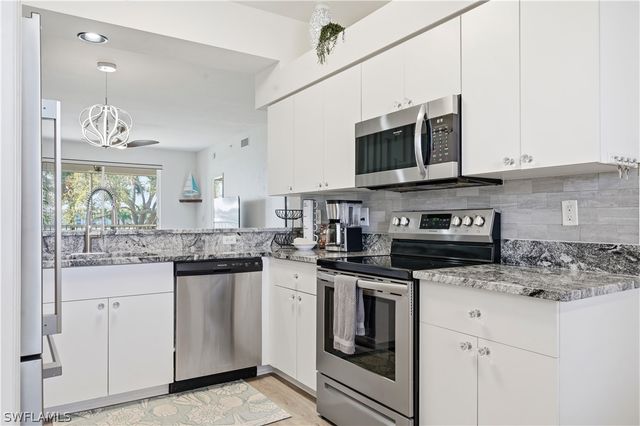 8076 Queen Palm LN 424, Fort Myers, FL 33966