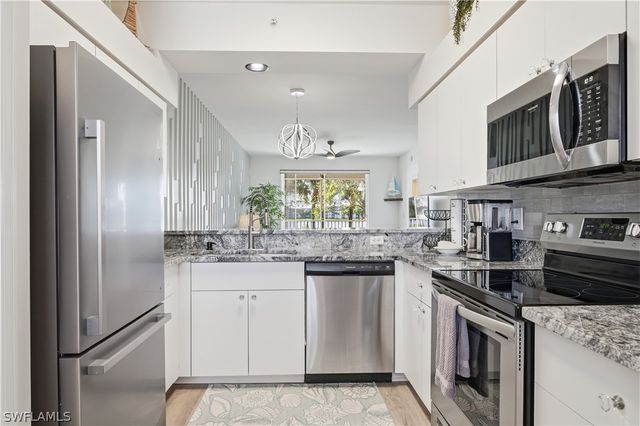 8076 Queen Palm LN 424, Fort Myers, FL 33966