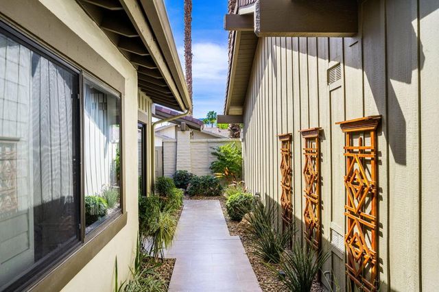 202 Green Mountain Drive, Palm Desert, CA 92211