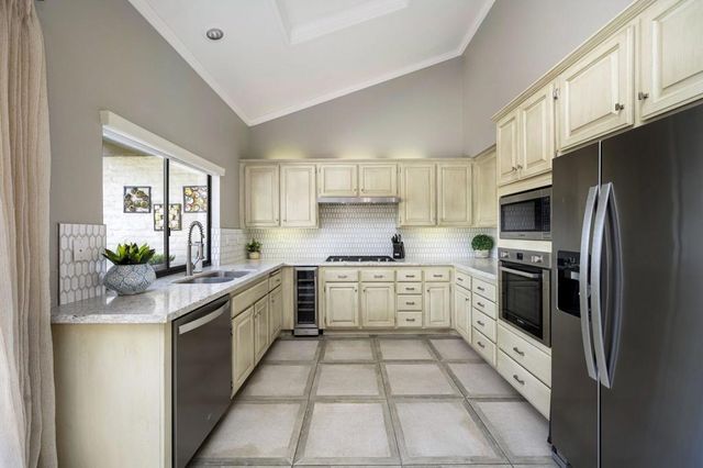 202 Green Mountain Drive, Palm Desert, CA 92211