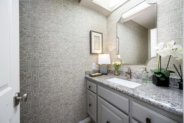 202 Green Mountain Drive, Palm Desert, CA 92211