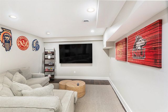 7505 S Lakeshore Drive, Pentwater, MI 49449