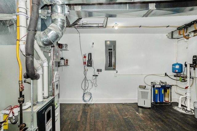 7505 S Lakeshore Drive, Pentwater, MI 49449