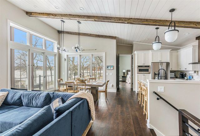 7505 S Lakeshore Drive, Pentwater, MI 49449