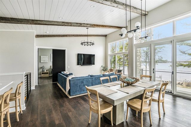 7505 S Lakeshore Drive, Pentwater, MI 49449