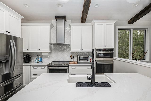 7505 S Lakeshore Drive, Pentwater, MI 49449