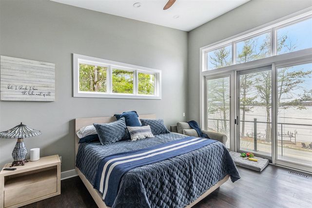 7505 S Lakeshore Drive, Pentwater, MI 49449