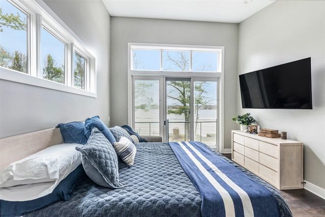 7505 S Lakeshore Drive, Pentwater, MI 49449