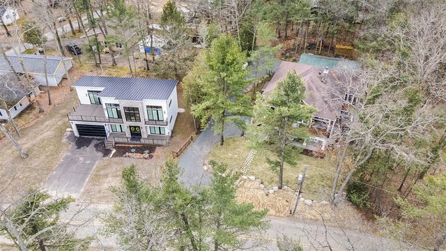 7505 S Lakeshore Drive, Pentwater, MI 49449