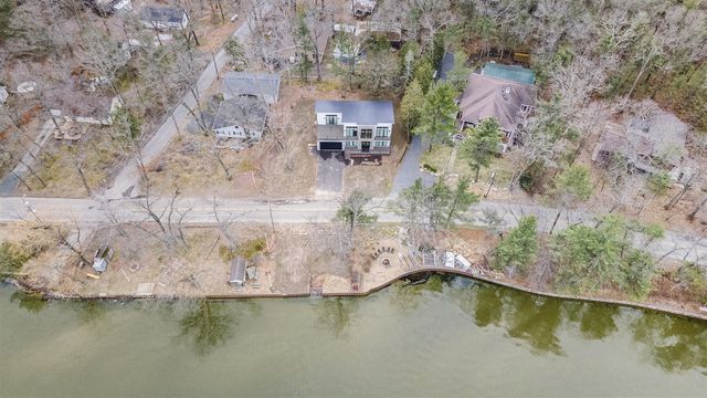 7505 S Lakeshore Drive, Pentwater, MI 49449