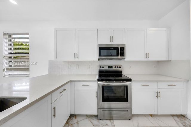 268 NE 210th Way, Miami, FL 33179