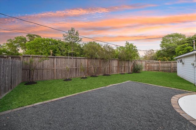 4810 Bayou Vista Drive, Houston, TX 77091