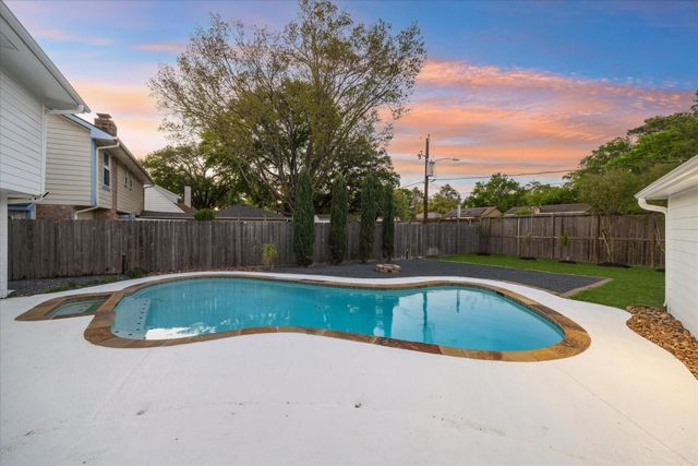 4810 Bayou Vista Drive, Houston, TX 77091