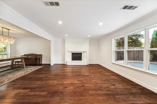 4810 Bayou Vista Drive, Houston, TX 77091