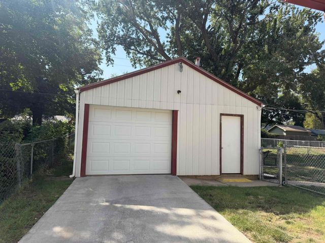 833 N Kokomo, Derby, KS 67037