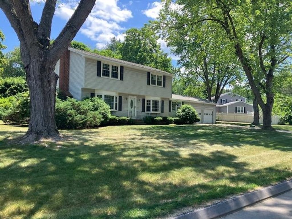 18 Vieckis Drive, Nashua, NH 03062