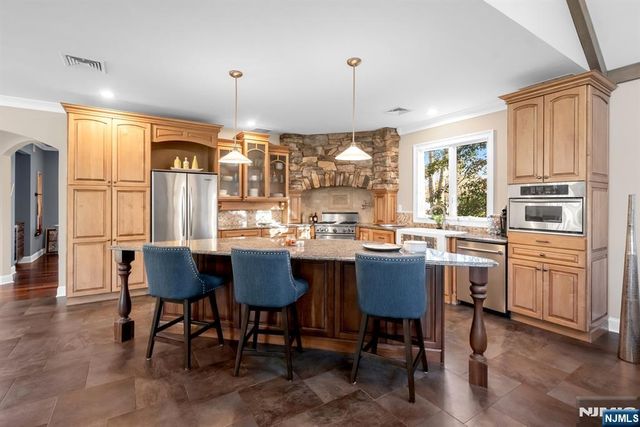 631 Sargent Road, River Vale, NJ 07675