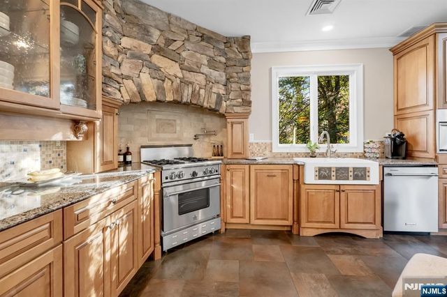 631 Sargent Road, River Vale, NJ 07675