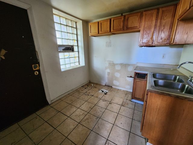 6146 S Vernon Avenue, Chicago, IL 60637