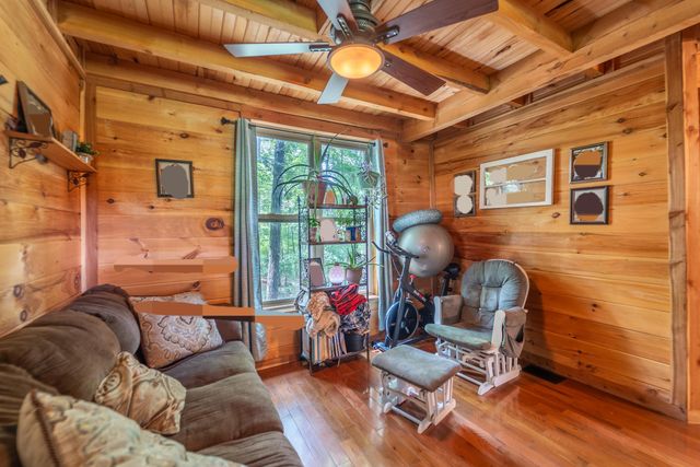 500 Clark Road, Irvine, KY 40336