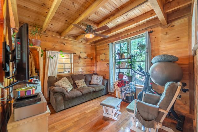 500 Clark Road, Irvine, KY 40336